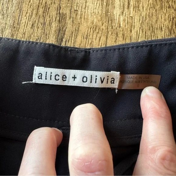 Alice + Olivia Women's Black Pleated Pants - Picture 8 of 8